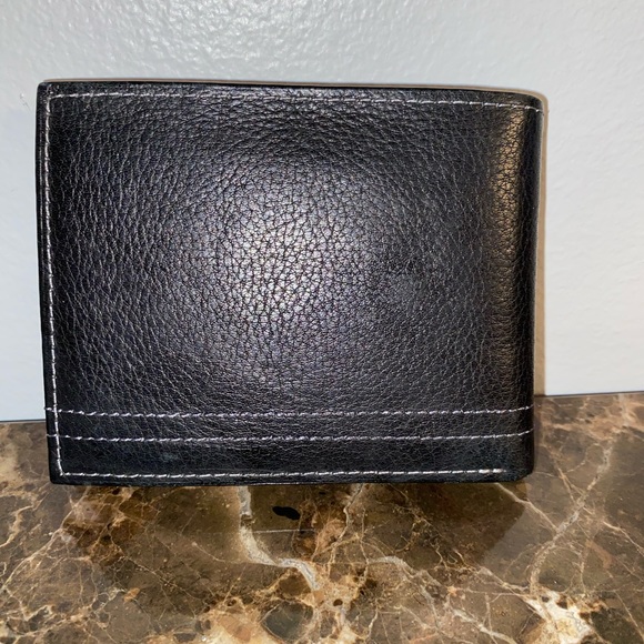 Kenneth Cole Wallet - Picture 2 of 2